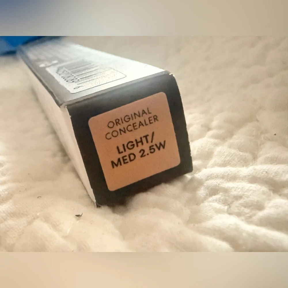 bareMinerals Original Liquid Mineral Concealer -‎ Light/Medium 2.5W, New in Box